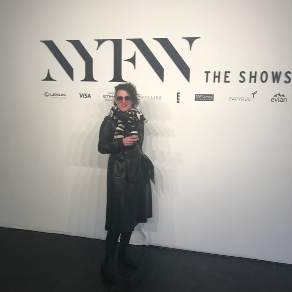 Meet the Posher - Picture 1 of 1